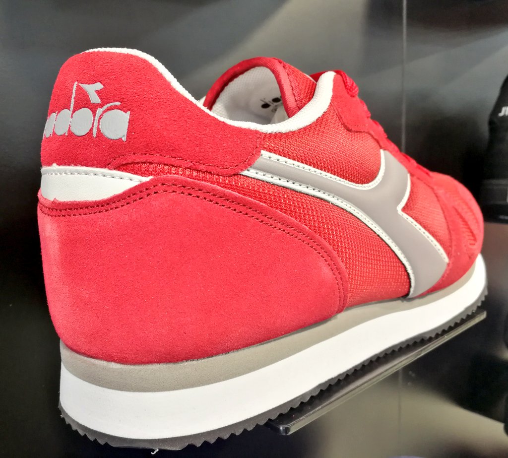 SoloZapasCOM's tweet photo. En #SoloZapas 👟 #TorrejonDeArdoz tenemos las mejores marcas de #moda a tu disposición.

☝️ Ven a probarte los últimos modelos de #Diadora y este #verano pisa fuerte 😎. https://t.co/1J8wqVBVVA