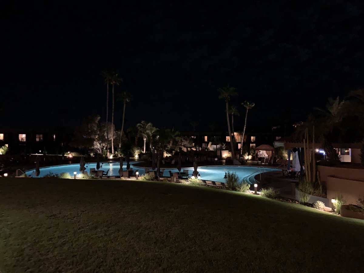 merrdiff's tweet photo. Walking outside and it's still 95 F at 9pm... yep, one week per year in the southwest is just about right #SpotThePlanets #lsst2019 #moonrise https://t.co/lM0aoiT5O8