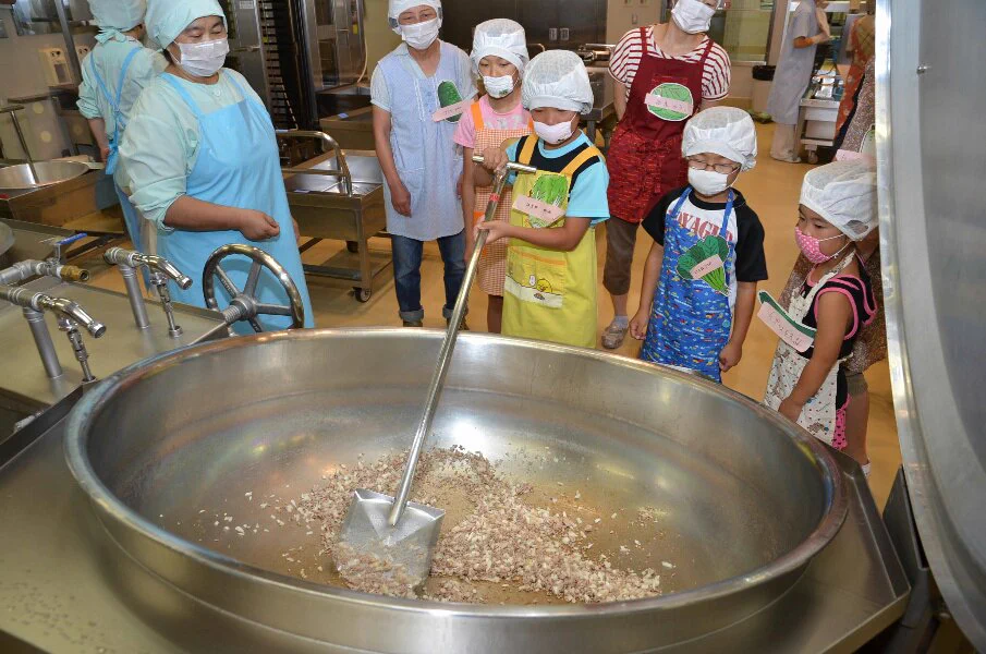 自衛隊カレーが話題ですが炊き出しの裏側はやっぱりコレですよww