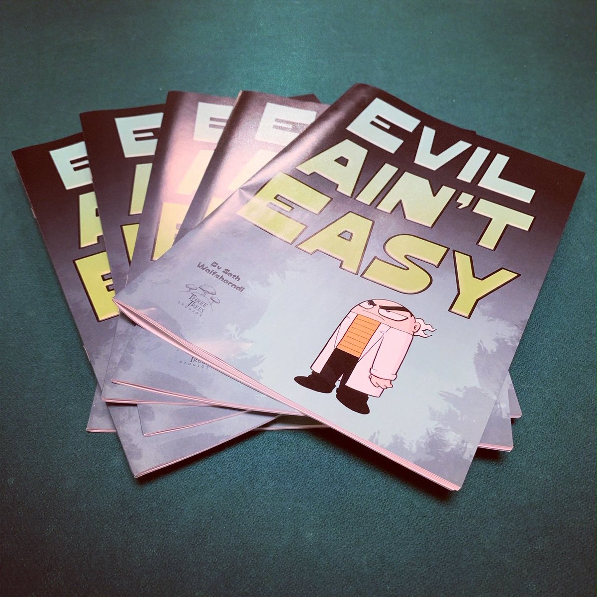 SethWolfshorndl's tweet photo. Want to be first to grab a print copy of the entire Evil Ain’t Easy story? If you live anywhere near Springfield, MO, swing by LibraryCon this Saturday and grab a copy! We’ll have all our other comics, prints, and novels, too! https://t.co/tNncPE7kKa #librarycon2019 #librarycon https://t.co/RfBXzYooUP