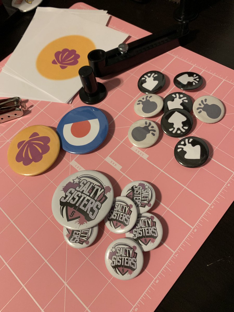 I’m having so much fun with my button makers! Finally made some of my own buttons for bobblehats and I’ve been playing around with the clan logo too 😍 Etsy is coming soon! 🥳 #ButtonMaking #Splatoon2 #SaltySisters