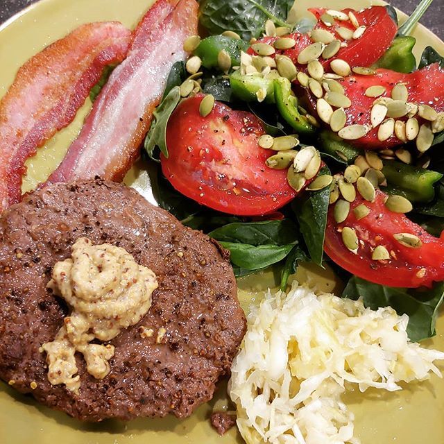 Pepperfull9's tweet photo. Grass-fed burgers, organic kruat pastured bacon and luscious blood red tomatoes 🍅
.
.
#keto #ketodinner #grassfed #pastured #local #farmfresh https://t.co/xo181Bm54N