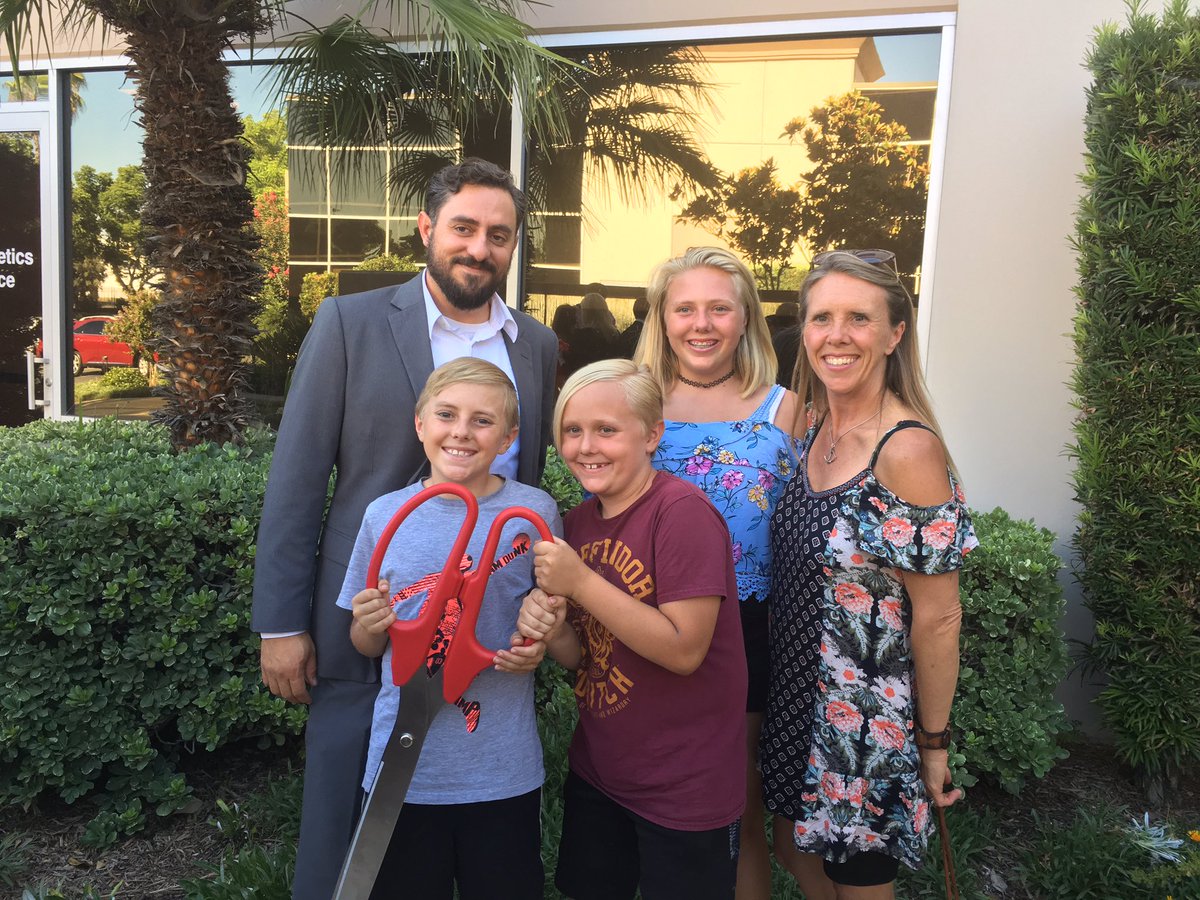 bdistelberg's tweet photo. Amazing day. #MEND officially cut the ribbon on our new clinic. So grateful for my family who helped get our place up and running. As well as all of those that made this day possible. @DavidPuder , @IEHP_healthcare @SBCounty , @LLU , @LLUSBH  @TheAAMFT @SanManuel https://t.co/hlvGQYmmFW