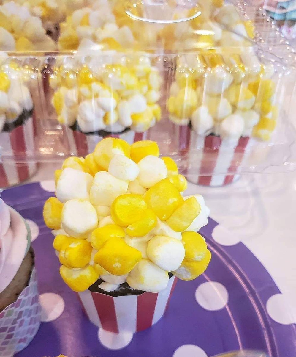 DelishDesignYYC's tweet photo. #carnival #cupcakes could there be anything better? #snowcones #popcorn #cottoncandy #yyc #SupportLocal https://t.co/LafcjXbqR1