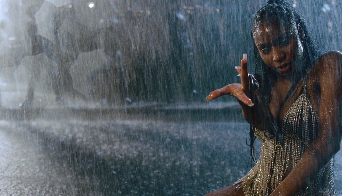 PopCrave's tweet photo. .@Normani serves choreography in her throwback music video for #Motivation. 💗

Watch: https://t.co/XkkBGTfHci https://t.co/JtnyrVUzI6