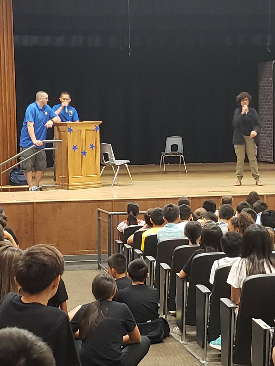 MsMimura's tweet photo. Our Web leaders did a fantastic job welcoming our sixth graders! Looking forward to a year of growth, curiosity, and new friendships. 🥰 @FirstAveMS @FirstAvePTSA @ArcadiaUnified Ty teachers Ms. Soohoo, Mr.Olavi @msgfit @Chen_AUSD #BetterTogether #apachebound https://t.co/mIqTR0BXDW