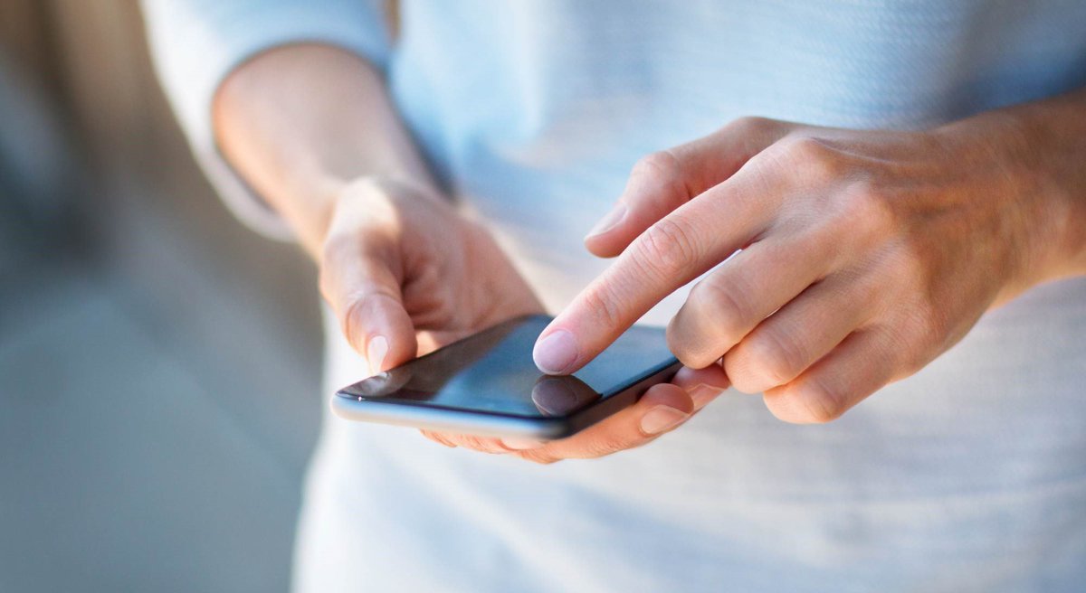 రాష్ట్ర ప్రభుత్వం ప్రతిష్ఠాత్మకంగా అమలు చేస్తున్న ప్రజా సమస్యల పరిష్కార వేదిక స్పందన. ఇందులో మరింత పారదర్శకత తీసుకువచ్చేందుకు ఆన్‌లైన్‌లో వినతులు పంపే వీలు కల్పించింది. ఇంటి నుంచేసెల్‌ఫోన్‌ ద్వారా సంబంధిత సమస్యను ప్రభుత్వానికి నివేదించవచ్ఛు ఆయా ప్రభుత్వ శాఖలకు ఇవి నేరుగా చేరుతాయి