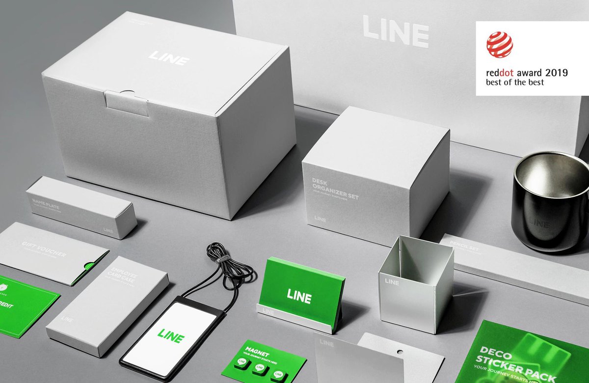 thailand_line's tweet photo. #LINE ชนะรางวัล #RedDot #BestoftheBest การออกแบบ Welcome Kit เซตของขวัญต้อนรับสำหรับพนักงานใหม่ อีกหนึ่งสิ่งที่ใช้แสดงตัวตนของแบรนด์ได้อย่างดีเยี่ยม ถือเป็นอีกเวทีที่ได้รับการยอมรับในวงการดีไซน์ ออกแบบโดยทีม Creative Center ของ LINE Plus
#BEaLINER #LINER https://t.co/2sOhROASvj