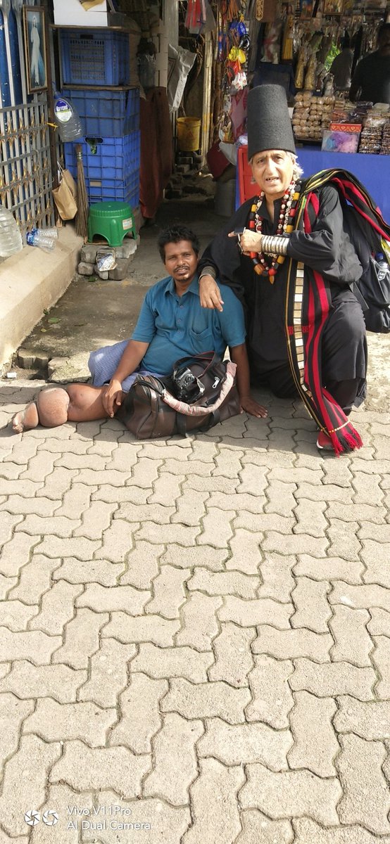 firozeshakir's tweet photo. Even my beggar friends with mobile phones check out my stuff on #Twitter.
#MuslimBeggars
#Bandra
#MountMary
Majid has #elephantisis begs for a better future for his children. https://t.co/k7GFIvSV4H