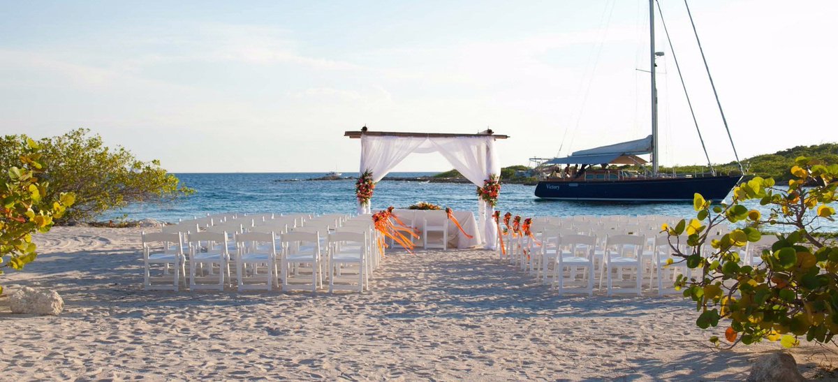 ceremonieChris's tweet photo. De koffers zijn gepakt en de ceremonie is geschreven.  Ik ben klaar om het huwelijk op Curaçao te sluiten.  #huwelijk #Curaçao #beachwedding #trouweninhetbuitenland #happybabs https://t.co/VBPrPX63L2