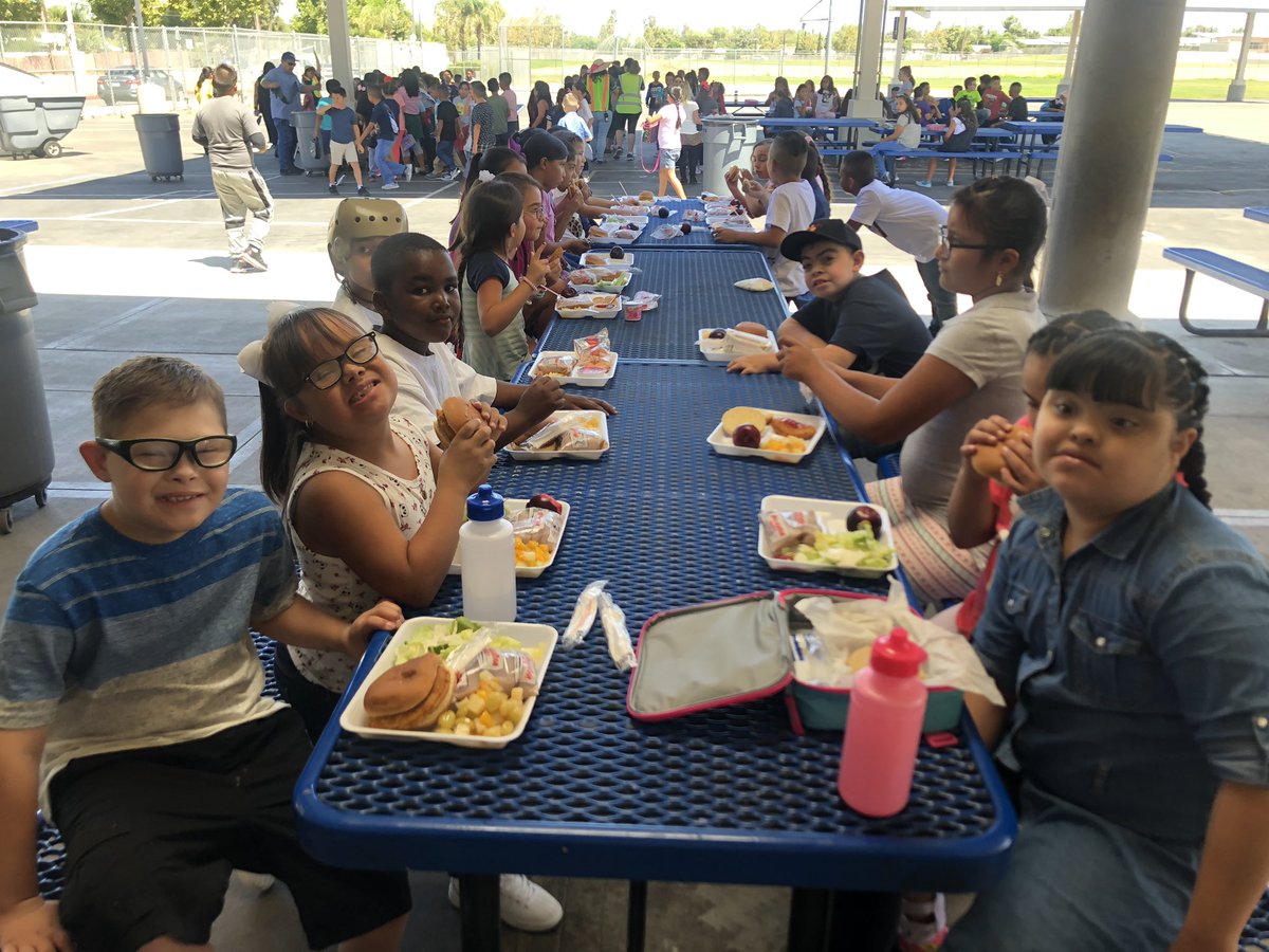 Joannlowa428723's tweet photo. #VVFirstDayOfSchool19 https://t.co/iz4e2ITWVq