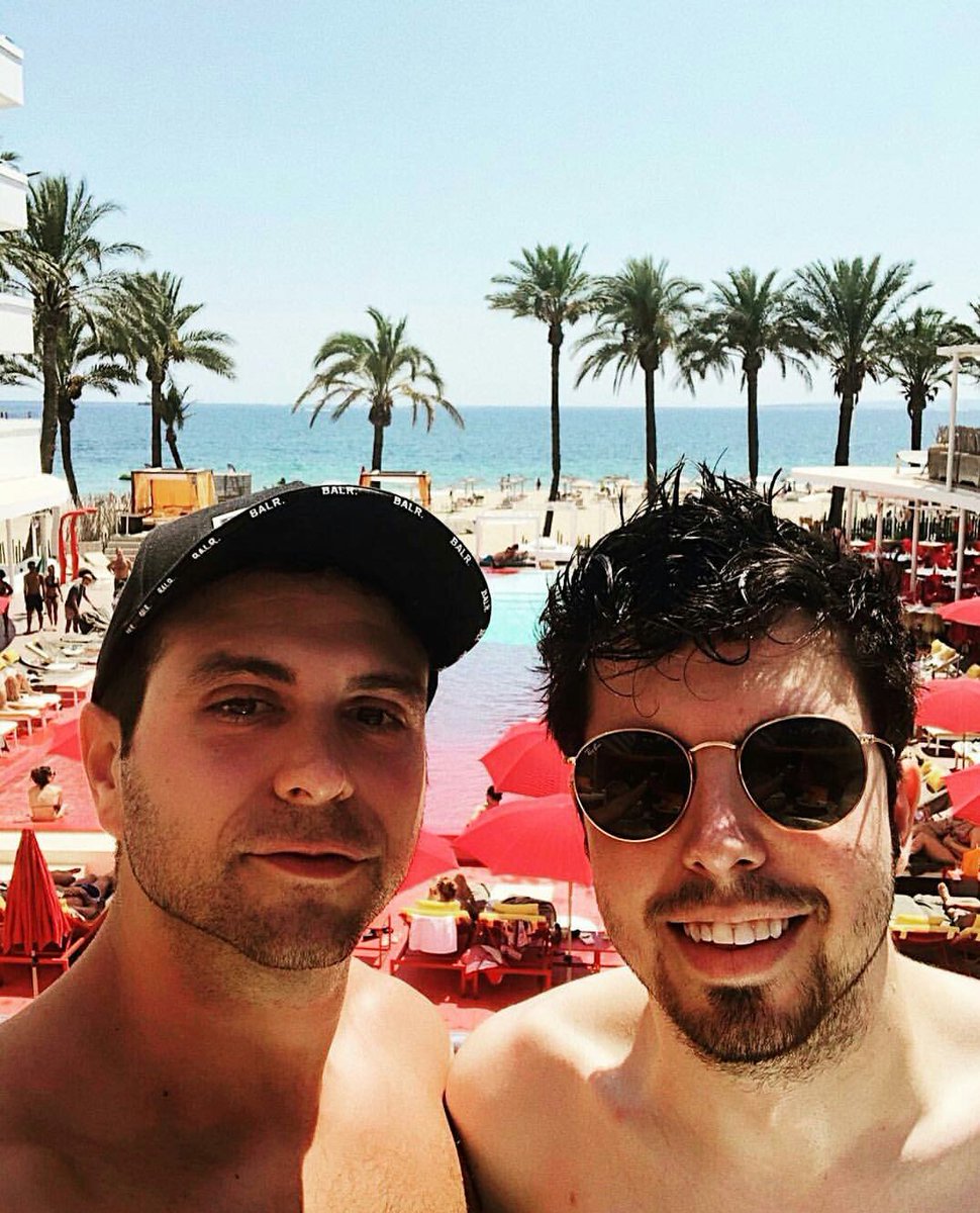 kingswigetta's tweet photo. Es cosa mia, o ¿Vege siempre sale con el mismo gesto en la cara en las fotos de ig?👀🖒😂 https://t.co/hnELK7MoFu