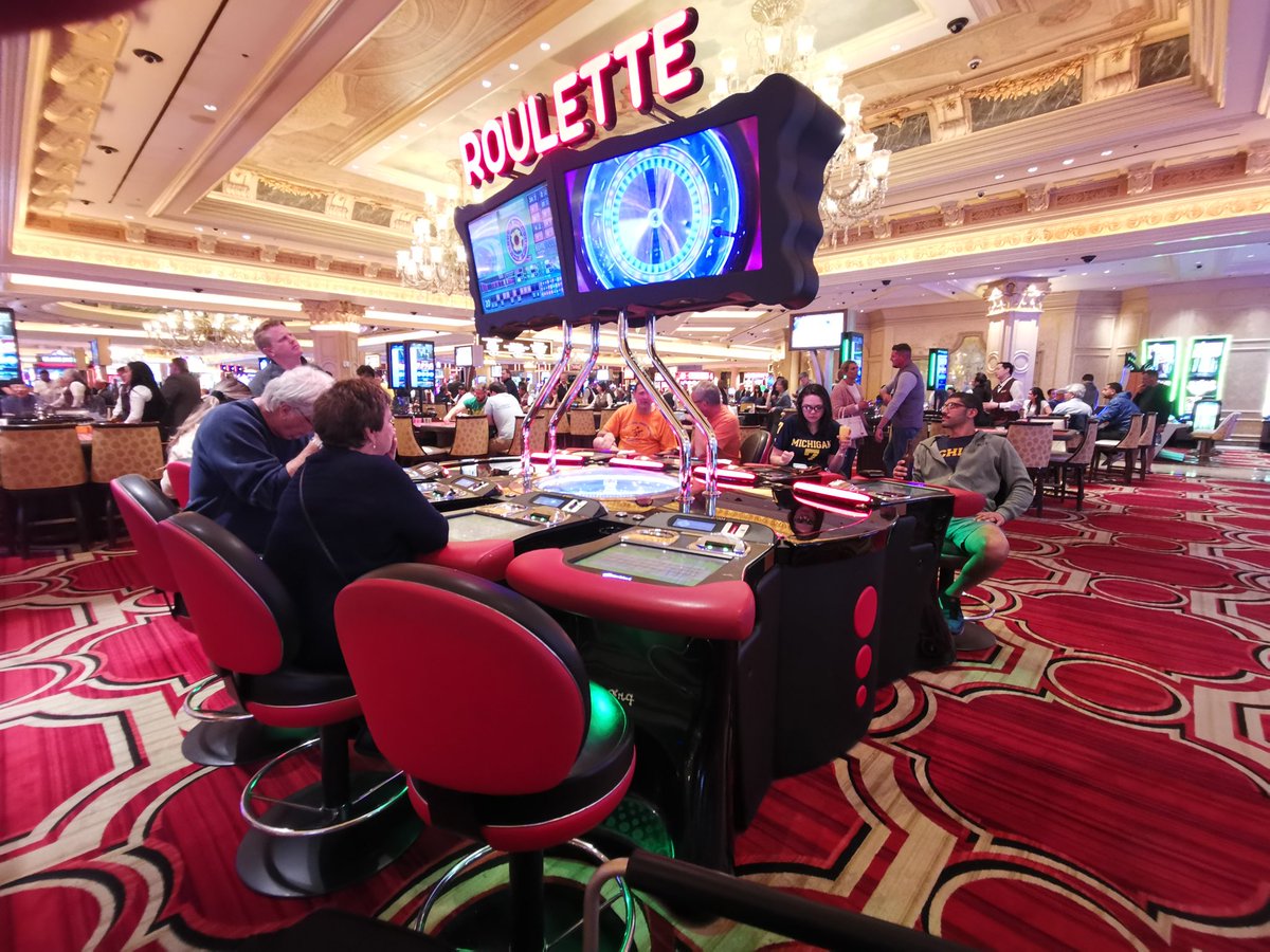 james85collins's tweet photo. @andrewcobb20 @samhume__ @ExWHUemployee Hope you have a lot of dolla coz it's silly money over there $10 a pint in most places so sit on machines tip waitress and get free drinks all night, ps best machine out there to win money. https://t.co/UNLvX4bKZB