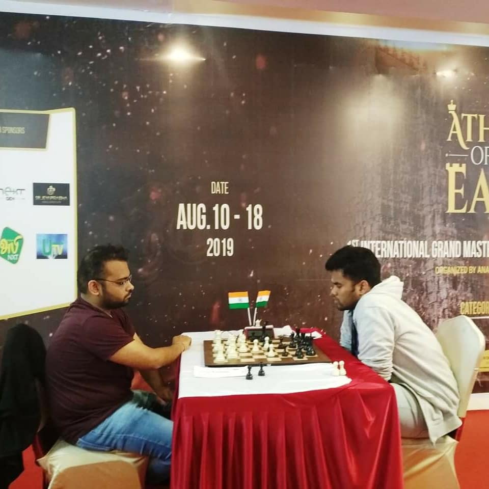 ChessbaseIndia's tweet photo. With just three more rounds to go, things are heating up at the ongoing Athens of the East International Open as five players are tied for the lead with 6.0/7 points.
Details: https://t.co/0SBSKP8PUo
Photo: Anantharam Rathinam
#Chess #ChessBaseIndia #Athensoftheeast #madurai https://t.co/Zz8XvoB2E3