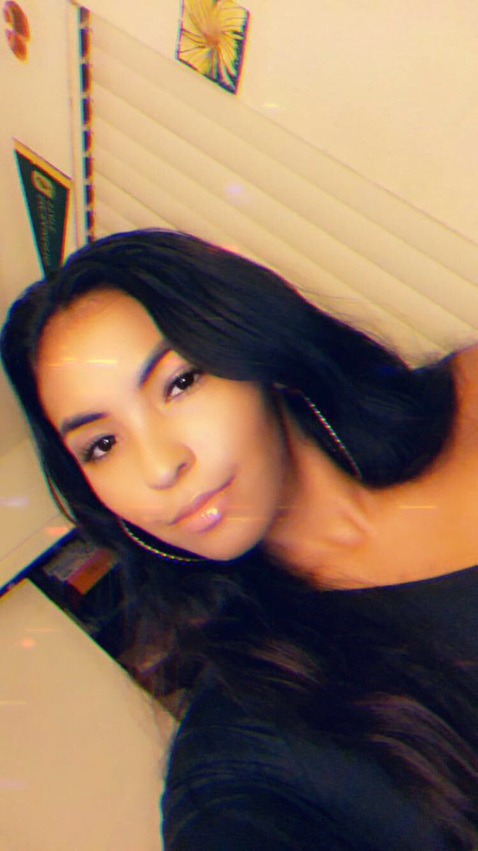 forrtunemarrie's tweet photo. I wonder if twitter will ever acknowledge my selfies 😭 https://t.co/GOqZNtYosR