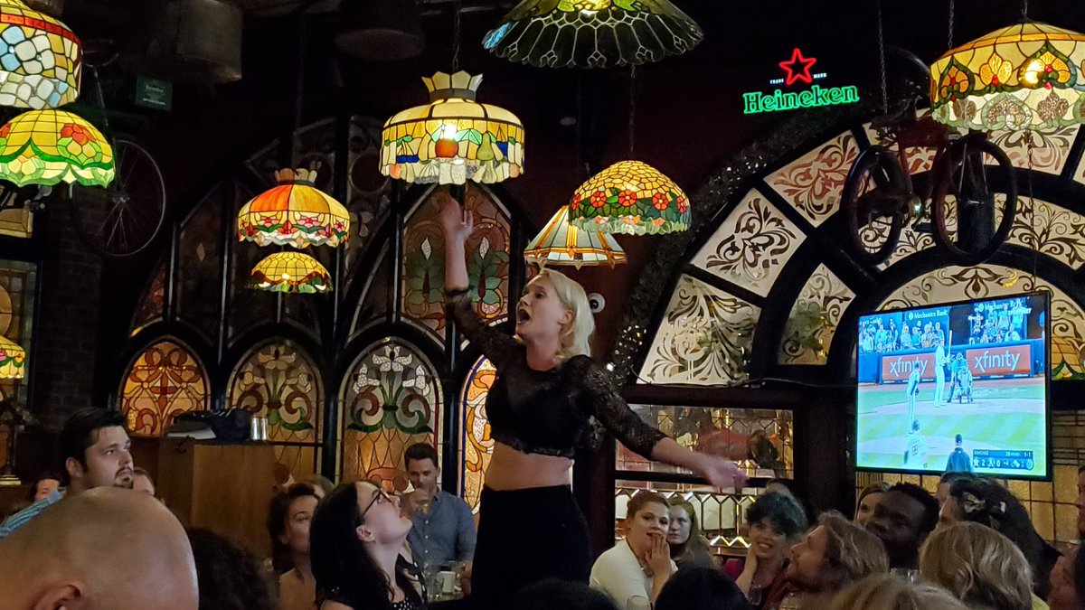 revuedecuisine's tweet photo. #OperaPub @AtGtheatre "la gente sosta e mira e la bellezza mia tutta ricerca in me" 🎶🎵 https://t.co/1VaKnhbigz