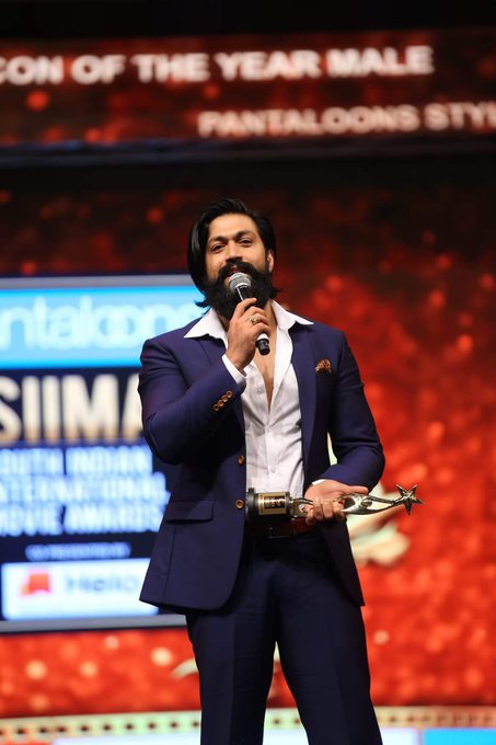 FilmsCricket's tweet photo. #SIIMAAwards2019
Best Actor - #Yash
Stylish Icon - @TheNameIsYash
Best Movie - #KGF
Best Director - #PrashanthNeel
Best DOP - #bhuvangowda
Best Music - #BasrurRavi
#SIIMABestActor #KGFChapter1 #SIIMA #SIIMAAwards #Kannada https://t.co/Tib5N6upir