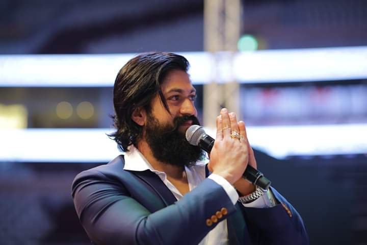 FilmsCricket's tweet photo. #SIIMAAwards2019
Best Actor - #Yash
Stylish Icon - @TheNameIsYash
Best Movie - #KGF
Best Director - #PrashanthNeel
Best DOP - #bhuvangowda
Best Music - #BasrurRavi
#SIIMABestActor #KGFChapter1 #SIIMA #SIIMAAwards #Kannada https://t.co/Tib5N6upir