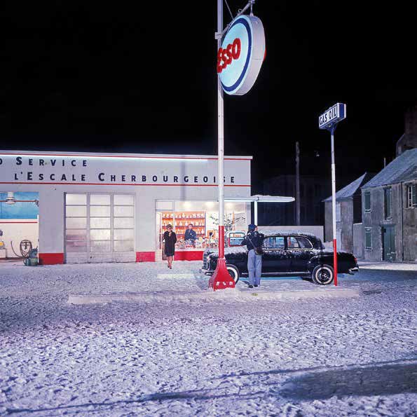 1964년 #쉘부르의우산 의 전설이 시작 된 그 곳! #아녜스바르다촬영 현장부터 #까뜨린느드뇌브 리즈 시절까지 💓 영화의 모든 것을 담은 스페셜...