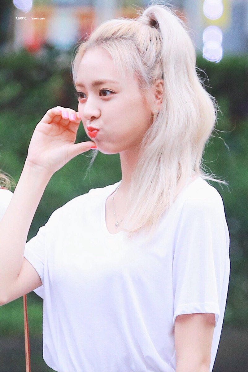 20031209com's tweet photo. 190816 뮤직뱅크

#유나 #신유나 #있지 #YUNA #ITZY @ITZYofficial https://t.co/DMRrNG33MQ