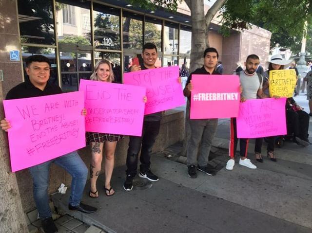 PsychVictims's tweet photo. #FreeBritneySpears #Rally - Give her #Control! π¦
#AntiPsych #Coercion #Forced #NoMorePills #DiaNonsense #NotADisease π« #Labels #Gaslighting #QuackDocs #MentalillnessIsaMYTH #BritneySpears #LoveHer #LA https://t.co/yuYHZH108u