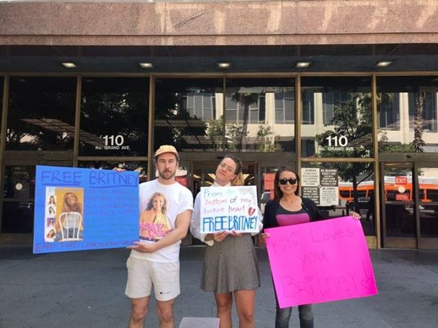 PsychVictims's tweet photo. #FreeBritneySpears #Rally - Give her #Control! π¦
#AntiPsych #Coercion #Forced #NoMorePills #DiaNonsense #NotADisease π« #Labels #Gaslighting #QuackDocs #MentalillnessIsaMYTH #BritneySpears #LoveHer #LA https://t.co/yuYHZH108u