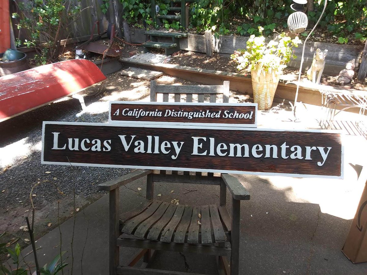 MESSTARS's tweet photo. Many thanks to Stephen Nestle, former Lucas Valley parent, for creating this beautiful wooden sign for our school! His donation sits proudly atop our signboard. CAN'T WAIT TO START THE YEAR!!!! 1 week to go!!! https://t.co/70QemU4HnV