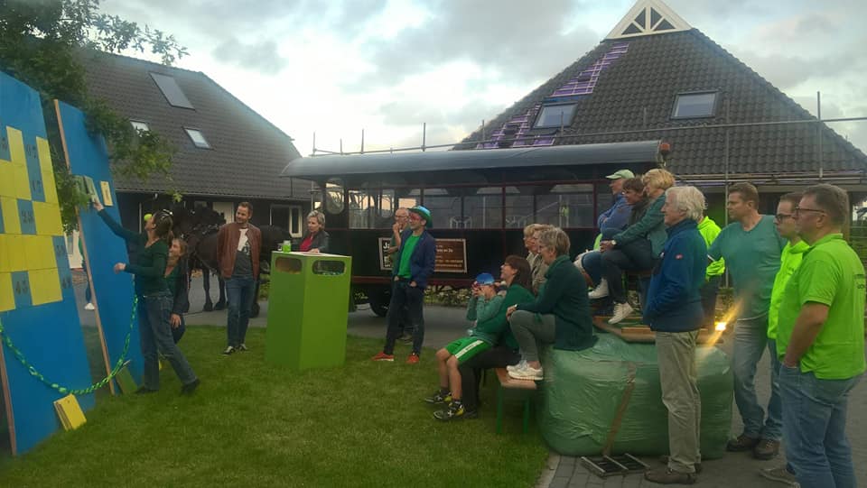 wapserfeest's tweet photo. Wat waren de straten weer mooi versierd in Wapse! De uitslag van de straatversiering is:
1. Rollestraat
2. Veenhuizerhof
3. Veenhuizen 
4. Katt'n ende
5. Egginkstraat
6. De Nes
7. Haarsmastraat
8. Kalteren
9. Veldhuizen https://t.co/6BxBzQV3V0
