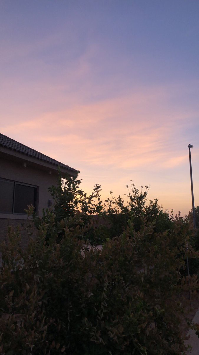 Saay_98's tweet photo. احب الشروق لانه يحسسني بشعور غريب مثل روحي تنولد من جديد 🌄❤️ https://t.co/i5JozJzOxo
