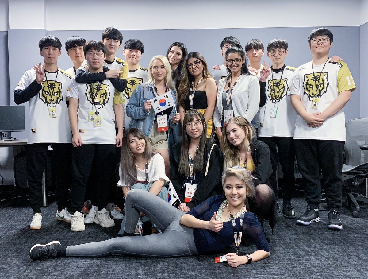 GenG's tweet photo. We had a great time supporting @SeoulDynasty at their match today! So happy to see them clutch a spot in the playoffs! 🐯

Big thanks to @overwatchleague for taking such good care of us, and showing us all the behind-the-scenes action! #RoarOn #GenGFam https://t.co/roNmyw5ead