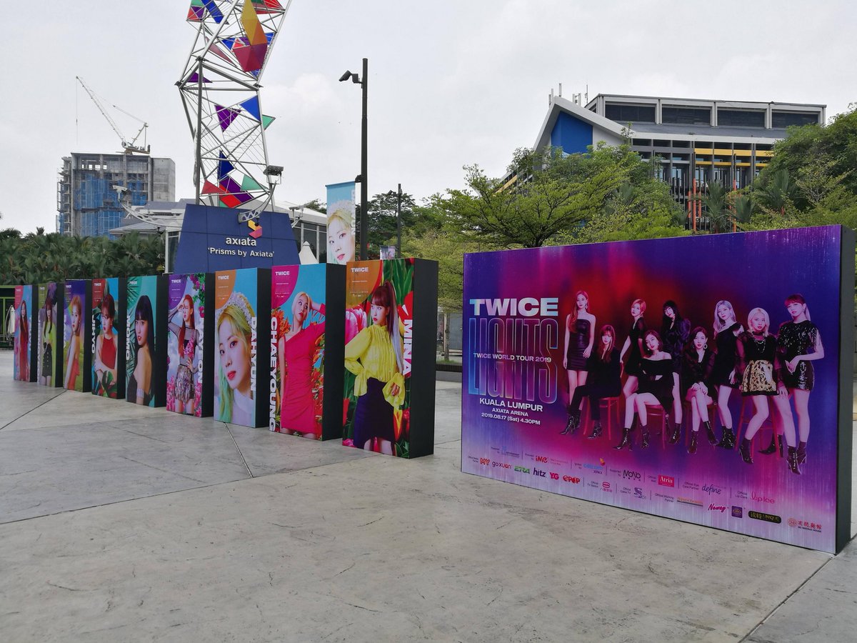 MISAMO28's tweet photo. I've visited Axiata Arena to check out the decorations there for Twicelights KL 2019, here is my thread of picture collection, enjoy!
https://t.co/h4PT1oYNUC

#TWICELIGHTSinKL 
#TWICELIGHTSinMY 
#TWICE https://t.co/8mt7SH82Aw