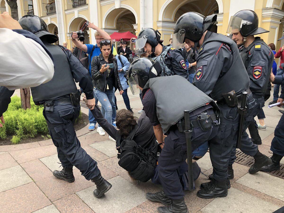 Эпидобстановка в спб. Задержания полиция в Петербурге. Протесты в Санкт-Петербурге. Задержание митингующих.