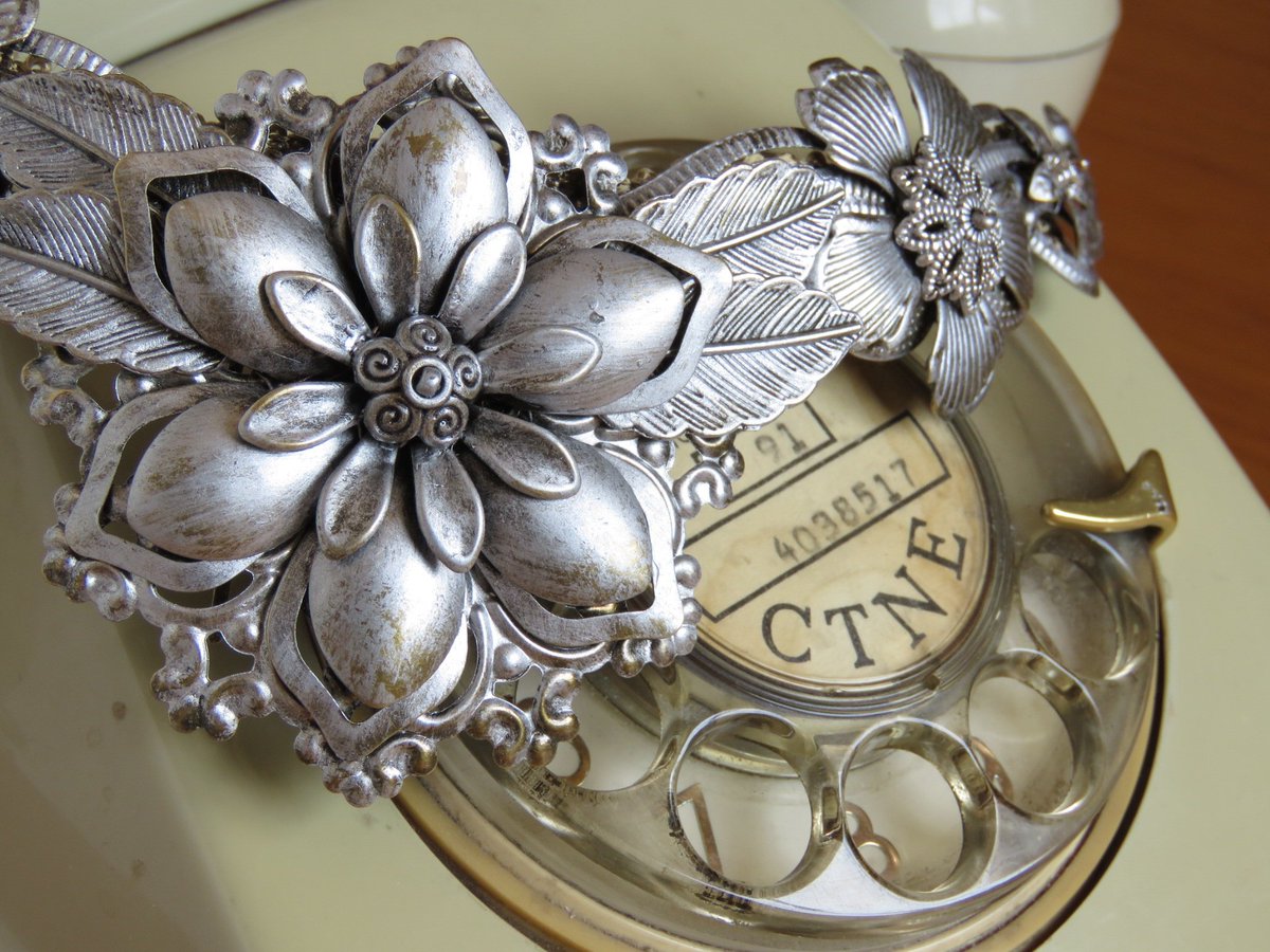 Vintage...
#tocado #novia #boda #tocadonovia #ElTallerdeBagatela