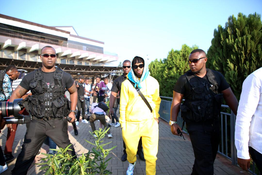 Muzungu4's tweet photo. ICYMI: #Tanzania's music sensation @diamondplatnumz has arrived in #Kigali for the highly anticipated #IwacuMuzikaFestival2019 show tomorrow at Amahoro Stadium parking.
He's going to address the media shortly at Serena Hotel.
Are you ready to party? #Rwanda
#SIMBAinKigali https://t.co/7b1Sew48iL