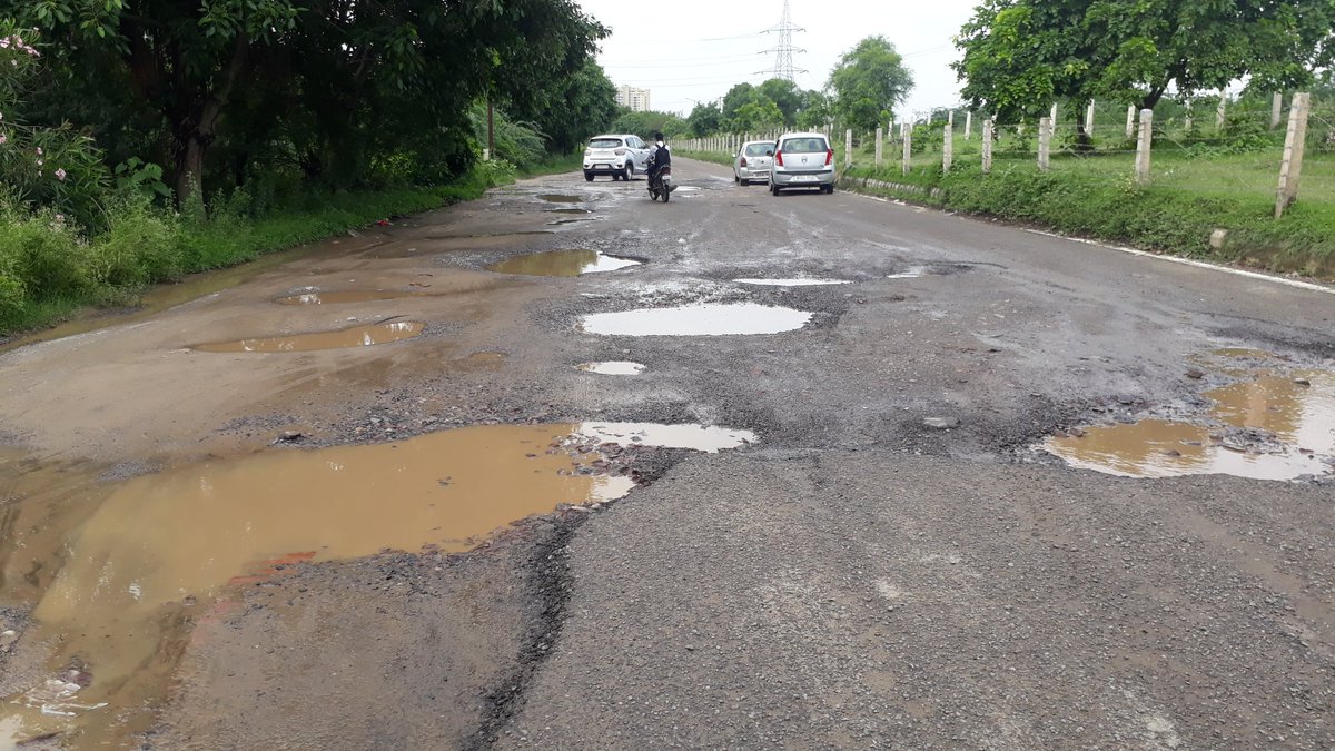 <a href="/CeoNoida/">CEO, NOIDA Authority</a> <a href="/dmnoidacircle/">DM Noida Circle</a> <a href="/noida_authority/">NOIDA Authority</a> <a href="/nitin_gadkari/">Nitin Gadkari</a> <a href="/CMOfficeUP/">CM Office, GoUP</a> <a href="/myogiadityanath/">Yogi Adityanath</a> sir pls help us