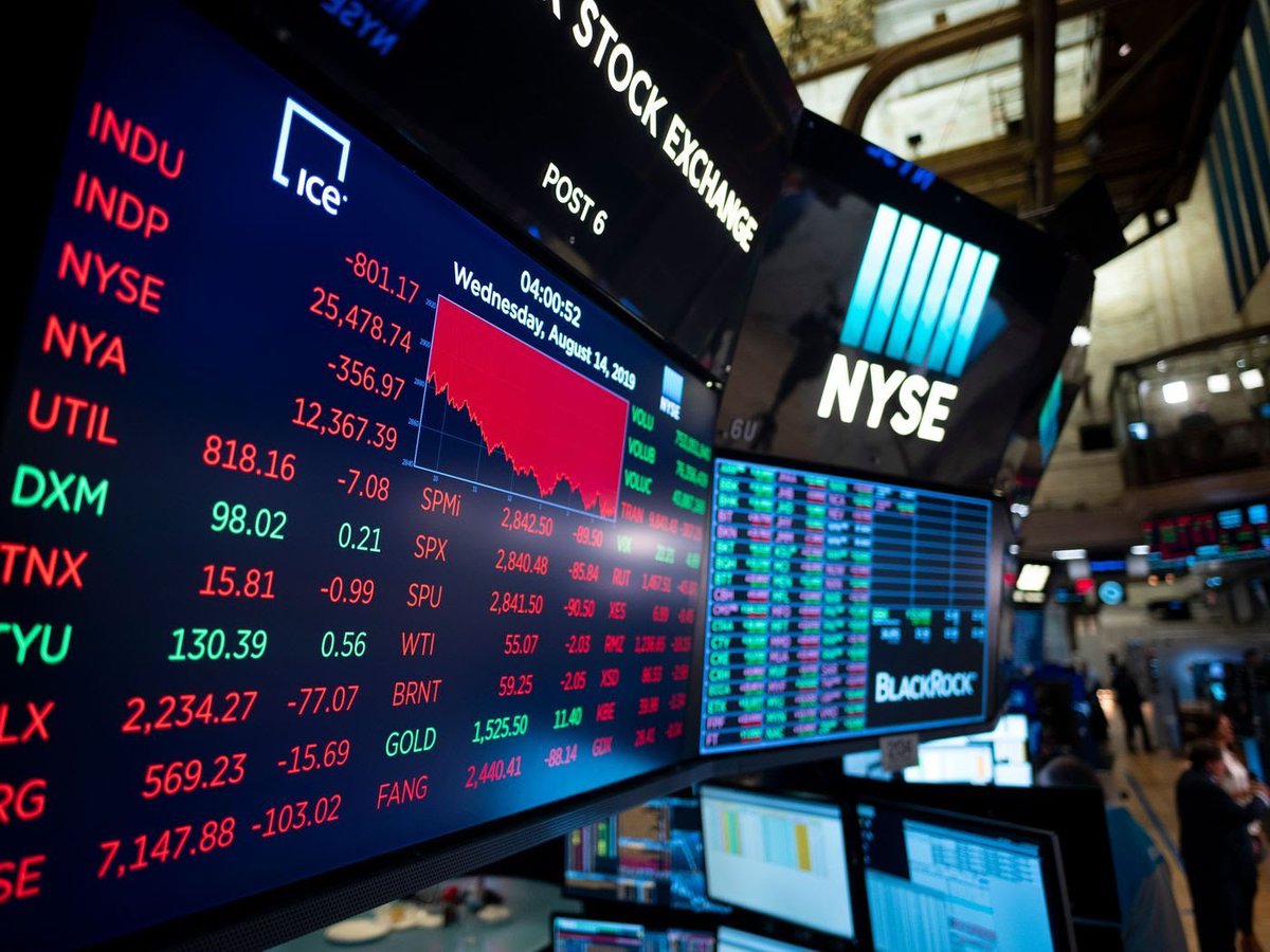 تباطؤ اقتصادي أعلنت عنه بريطانيا، ألمانيا، الصين، هبوط في سوق المال الأمريكي وحرب اقتصادية بينها وبين الصين، كلها مؤشرات على قرب حدوث ركود اقتصادي حسب بعض المحللين

أتمنى من خبراء الاقتصاد في السلطنة تنويرنا في كيفية الاستعداد له على المستوى الفردي والمؤسسي و الوطني؟