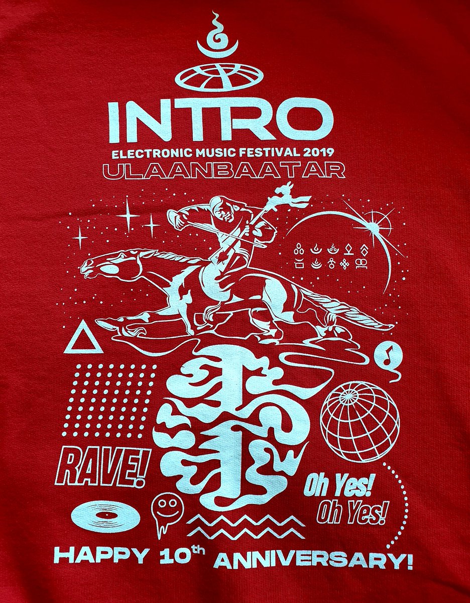 satso999's tweet image. Хөдөөнөөс ирээд удаагүй ч 
Хөлгийн жолоогоо #Intro2019 
Хөгжмийн наадам руу залчихвал гаагүү байгаа?Настай хүн ингээд догдложийхад насан дүү багачуул бол булт олноороо бут авах байхдаа.Дараа гоё зураг хараад амаа барьж суухаар яг одоо хамаг юмаа хаяад Гачуурт Шилтгээнрүү марш!