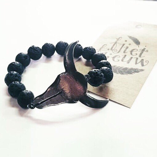 FFjieuw's tweet photo. #sterlingsilver #oxidized #cowskull #lavabead #bracelet #boeresjiek #handmadejewelry #wedeliverhappiness #orderonline https://t.co/rtyrb98zjW https://t.co/8IXKz9Tbvi