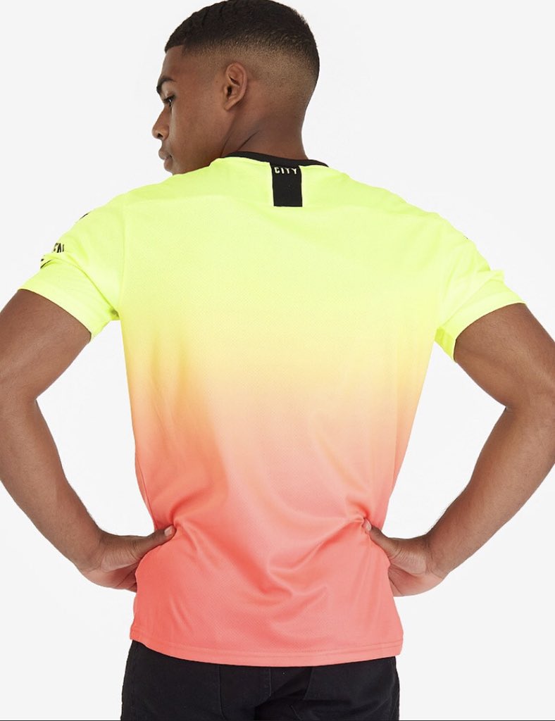 متوفر تيشيرت #مانشستر_سيتي الثالث  2020/2019 الآن في متجرنا ..