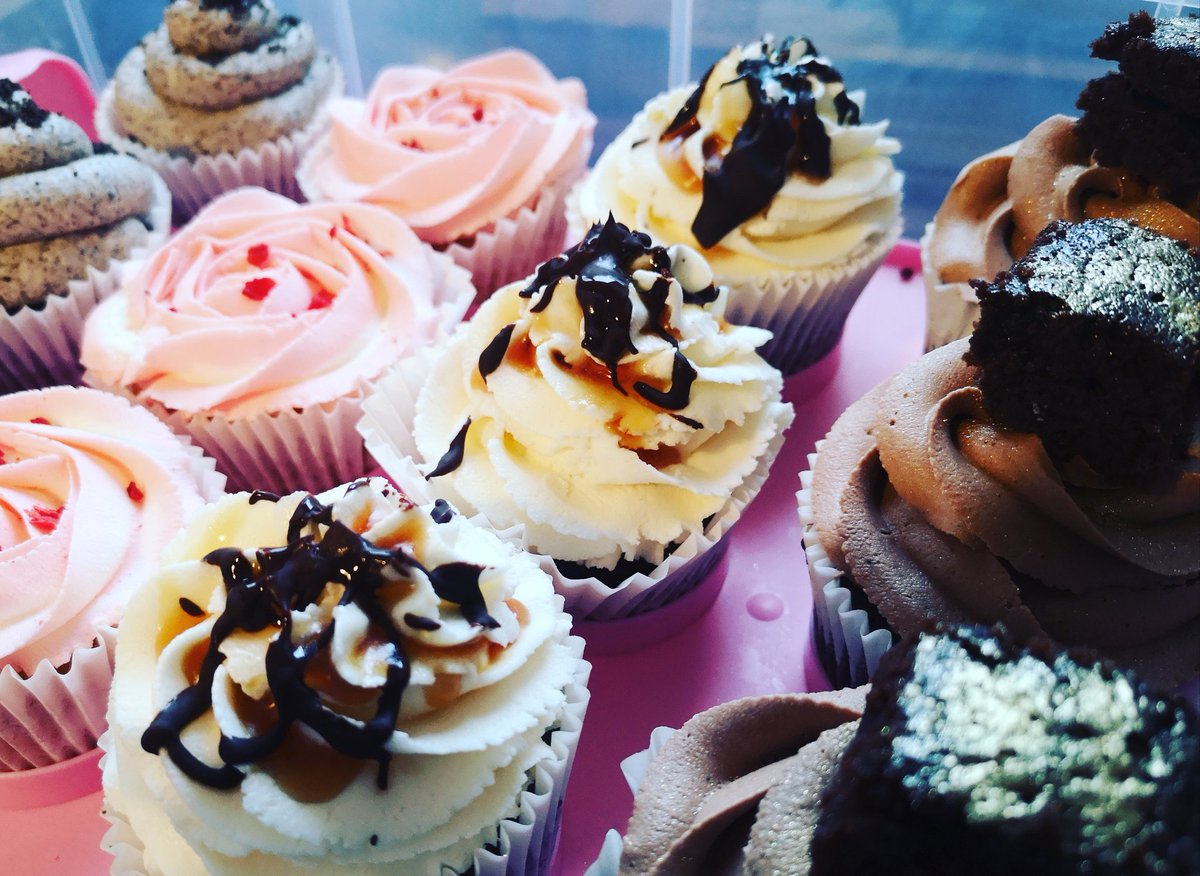 ethicake's tweet photo. If you go to @sweetpepper.cafe today, these fresh, tasty cupcakes will be waiting for you! Some classic flavours this week, with triple chocolate, salted caramel, vanilla rose and cookies and cream. Get them while you can! 😋🧁 https://t.co/5IF9WL0eeM