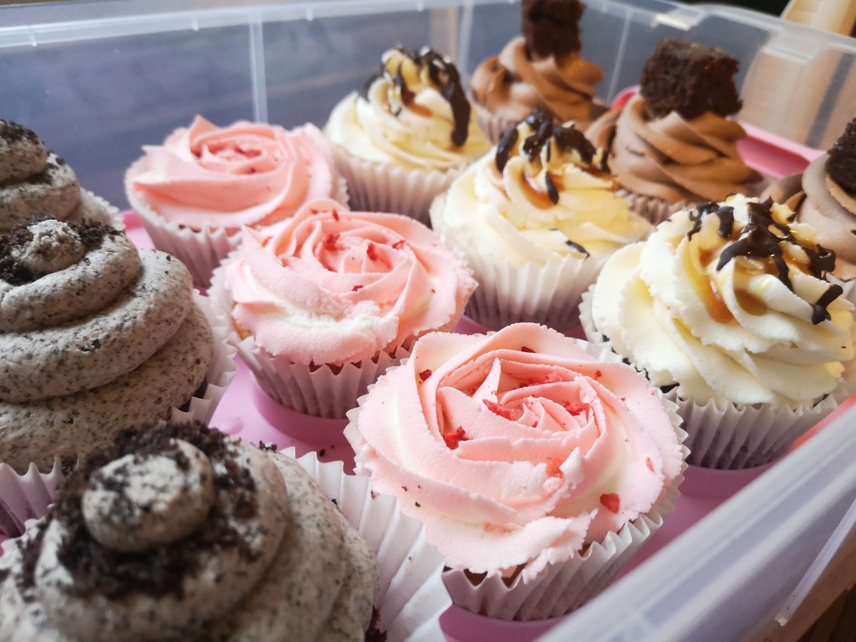 ethicake's tweet photo. If you go to @sweetpepper.cafe today, these fresh, tasty cupcakes will be waiting for you! Some classic flavours this week, with triple chocolate, salted caramel, vanilla rose and cookies and cream. Get them while you can! 😋🧁 https://t.co/5IF9WL0eeM