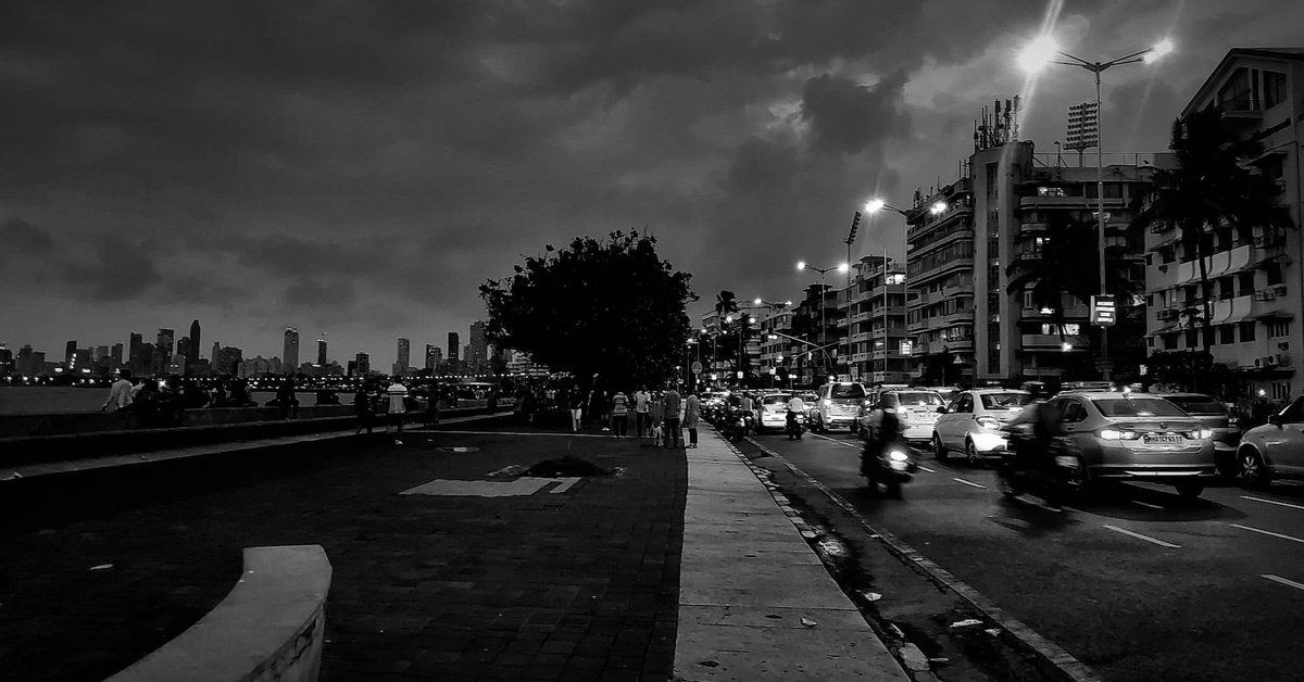 mr_right_path's tweet photo. Is there anything better than this?
#marinedrive #mumbai #mumbairains #marindrive #soulfulplaces #nightlife #lights #blackandwhites #everydaymumbai #happyplace #wassupmumbai #lovemumbai #aamchimumbai #peace #CRoad #pock #f1 https://t.co/uB6iTUzrwG