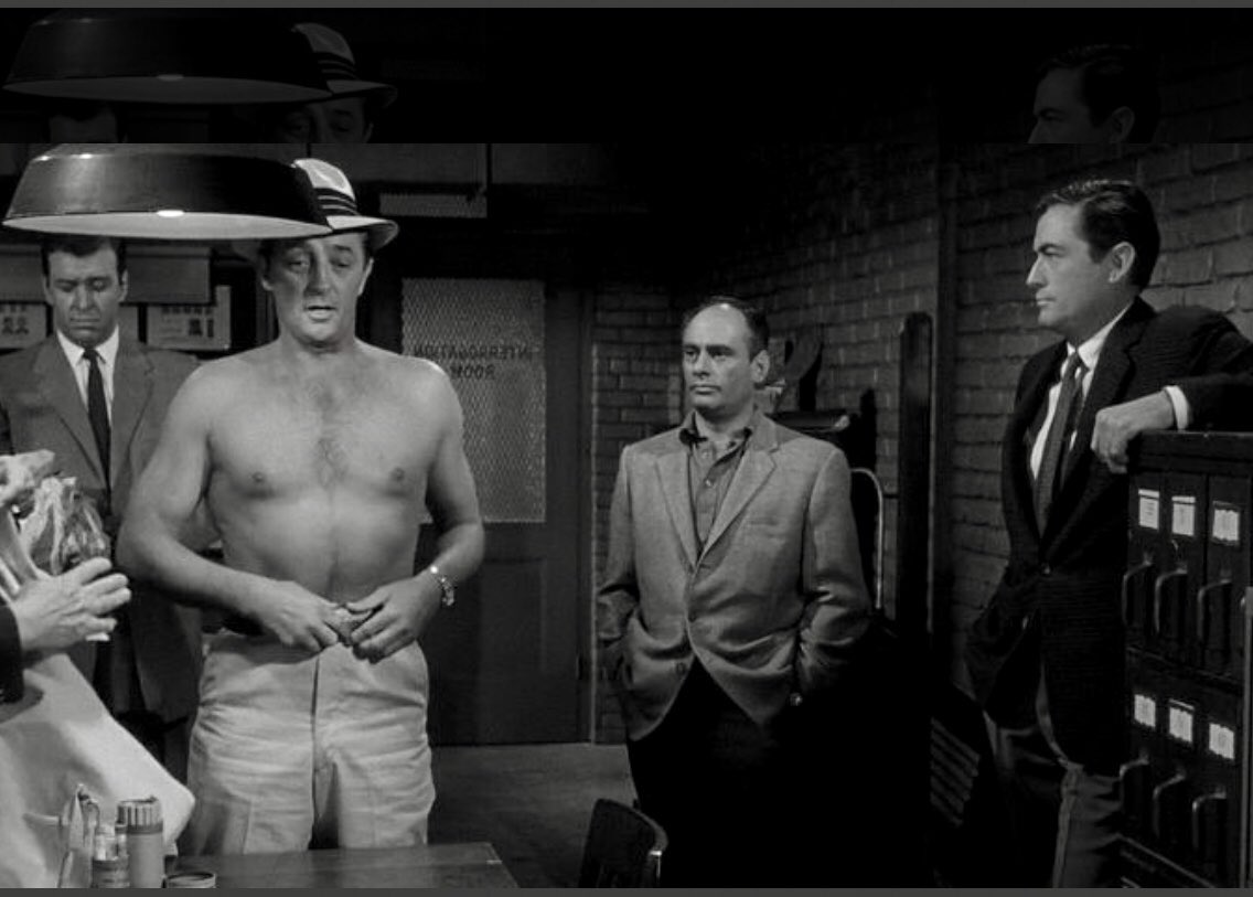 Twitter 上的 石川三千花 昨夜 ちょっと恐怖ものの映画が観たくなってプライムで 恐怖の岬 J リー トンプソン監督のオリジナル版を観たんだけど やっぱロバート ミッチャムね すべてが素晴らしいが なに あの胸板の厚さ 肉体がこえーよ あれが迫って来たら