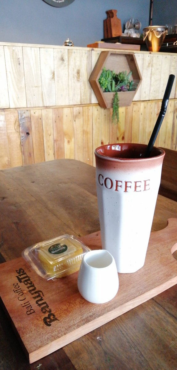 Nyuci motor sambil ngopi