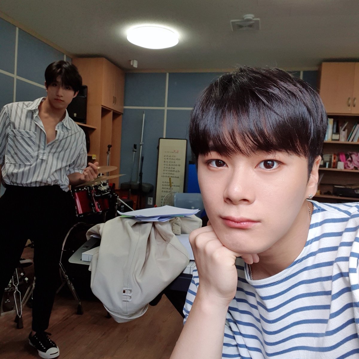 stan_underrated's tweet photo. @offclASTRO 👀 what are y’all hinting https://t.co/P0Gu0pN2pz
