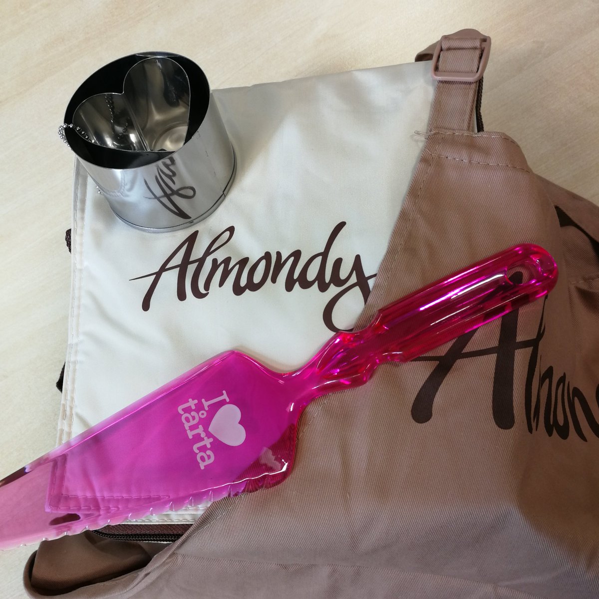 Almondybakery's tweet photo. Happy #Friday everyone! It's the last day of our #AfternoonTeaWeek competition and we have 5 x Almondy cake slicers, cake cutters, cool bags and aprons up for grabs.

Simply like &amp; retweet before midnight tonight (Friday 16th August) to be in with a chance to #win. #FridayFeeling https://t.co/b1W1wrg32x