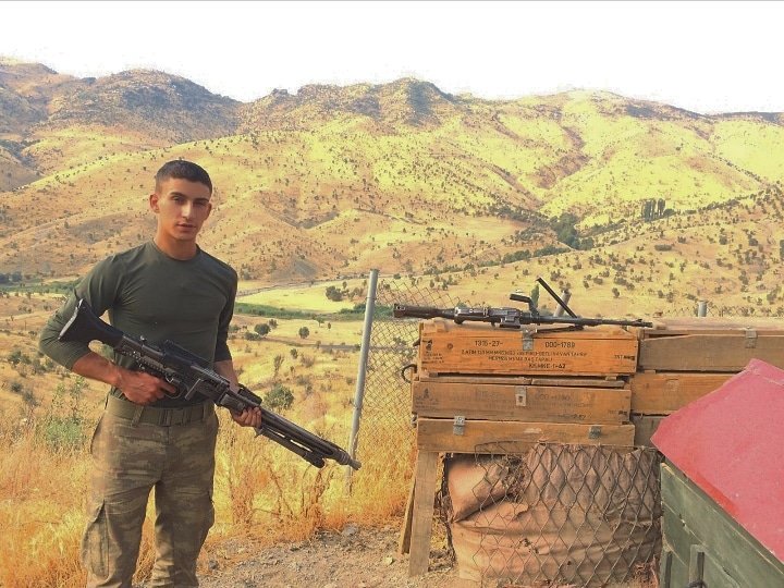 Al bayrak dalgalandığı sürece bu vatan dimdik ayakta duracaktır 
S-400