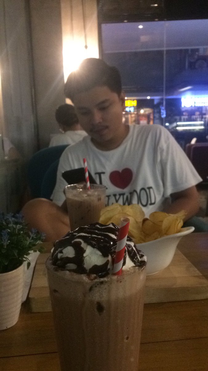stellatoladro's tweet photo. iloveyou 😍 happy 1year&amp;10months love 👫 https://t.co/OO9QVxvmRT