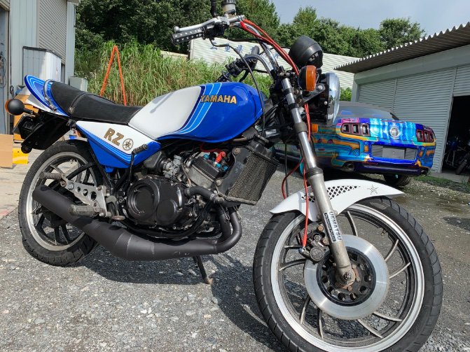 builder_Minami_'s tweet photo. rz250ペイント完了!御依頼ありがとうございます😊 #rz250 #yamaha #ヤマハ #2スト #金箔 #バリエゲーテット #カスタムペイント #段差無し #ソリッド #ブルビア #BlueBeardCustomStudio #茨城 https://t.co/8hE7I4sZa9