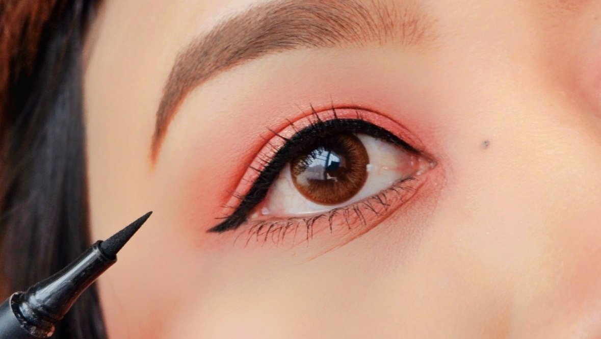 Foybeautydiary's tweet photo. อายไลเนอร์ Maybelline Line Tattoo High Impact Liner เคลมแรงมากแม่ ติดทน36ชม. มาทดสอบกันหยอกๆ12ชั่วโมงพอ ตกเย็นไลน์เนอร์ดูเงาขึ้นนิดๆ แต่ไม่ไหลไม่เยิ้ม ผ่าน! ชอบที่หัวเป็นเมจิก เขียนง่ายได้ต่อเนื่อง ใช้ไปนานๆก็ไม่แตกเป็นขุย 179฿ ที่เซเว่น #คมชัดดำสนิทเช้ายันค่ำ #maybellinethailand https://t.co/kIVN3lC3fZ